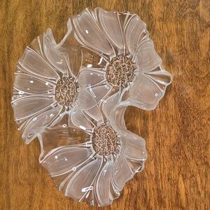 MIKASA Sunflower Frost Round Crimped Ruffled Edge Divided 3 Section Bowl Decor